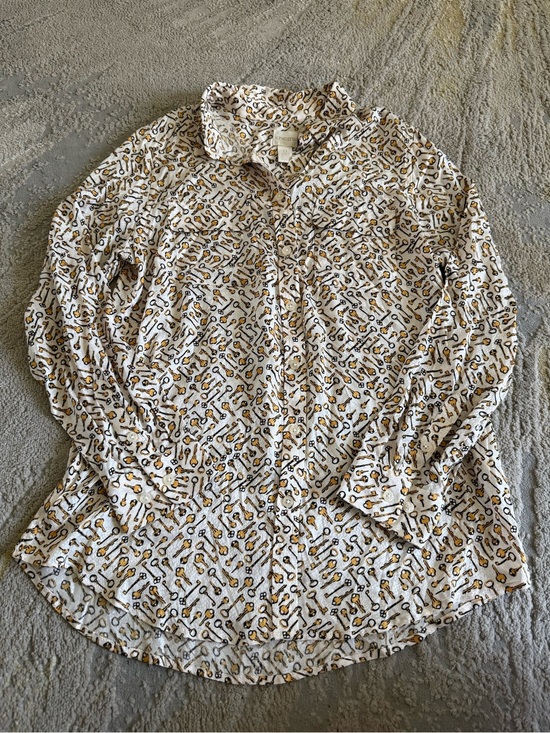 Chico's Tops - Chico's long sleeve blouse keys novelty print button front Top Cream gold small